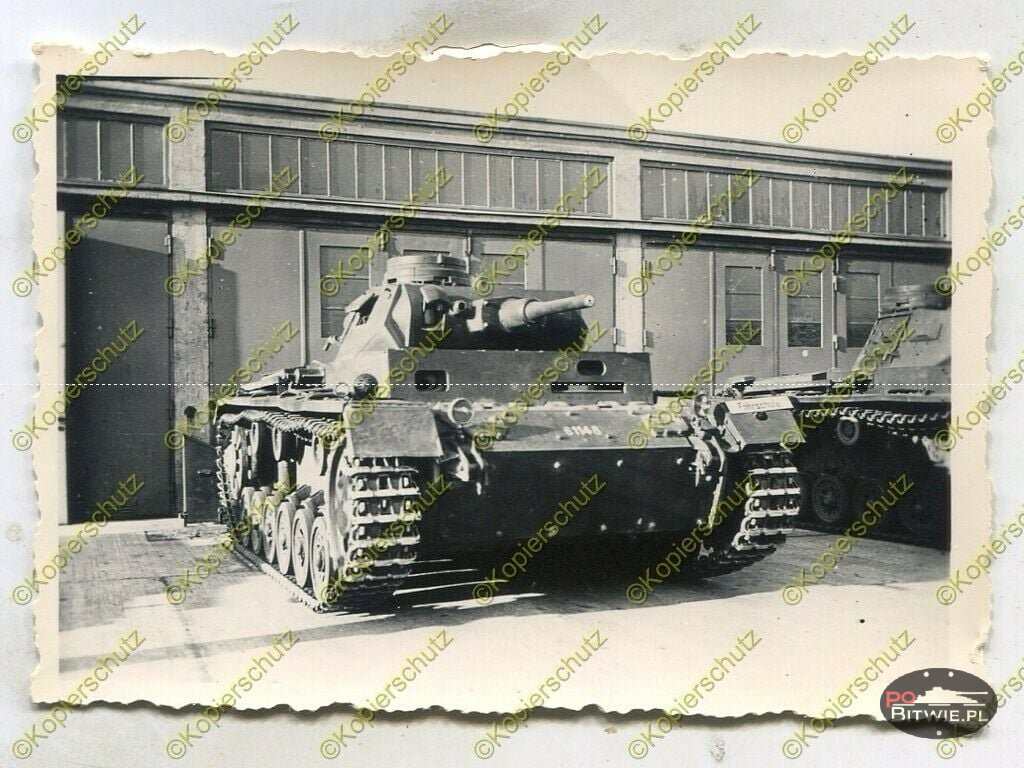 Pz.Kpfw. III Ausf.F(U) 5cm (Fgst.Nr.61148) {001}{a}.jpg